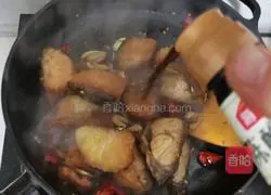 Illustration of how to make spicy herring cubes 11