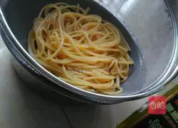 Illustration of how to make simple meat floss pasta 6