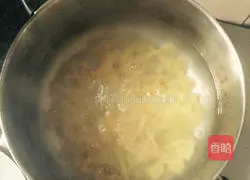 Classic Butterfly Meat Sauce Spaghetti Recipe Illustration 5