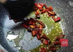 Sichuan - Illustration of how to make Kung Pao Chicken 11