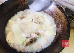 Illustration of how to make winter melon and fish head stewed with tofu 6