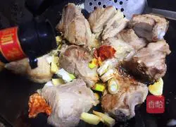 Recipe for braised mushrooms with pork ribs and vermicelli Illustration 7