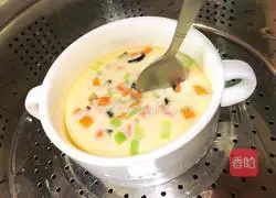 Illustration of how to make steamed eggs with colorful vegetables 7
