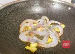 Stir-fried shrimp with broccoli, carrot and shrimp Illustration of how to do it 13