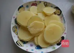 Illustration of how to make mashed potatoes with dried cranberries 1