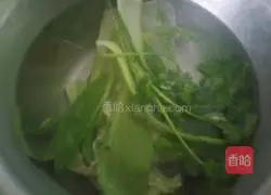 Illustration of making homemade spicy rice noodles 1