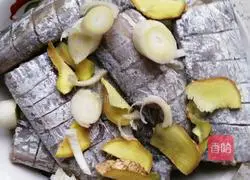 Illustration of three cups of hairtail 3