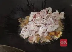 Illustration of how to make fried squid with green pepper 3