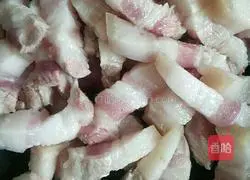 Illustration of how to cook pork with pickled vegetables 3