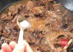 Illustration of how to make beer duck 13