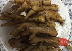 Illustration of how to make spicy chicken feet 8