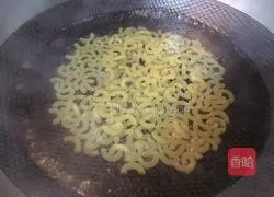 Illustration of how to make tomato and shrimp bent tube pasta 6