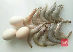 Illustration of how to make carrots, eggs and steamed shrimps 1