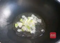 Illustration of how to make fried pork rinds with chili pepper 4