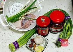 Illustration of how to make twice-cooked pork with garlic moss 1