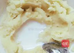 Cheese Baked Apple Mashed Potatoes Recipe Illustration 6