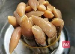 Illustration of how to make steamed razor clams 1