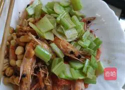 Illustration of how to stir-fry Jiwei shrimp 6