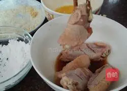 Illustration of how to make fried chicken wings 1