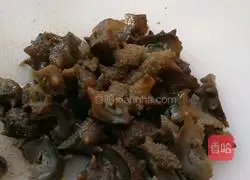 Illustration of how to make fried sea cucumber with celery 3