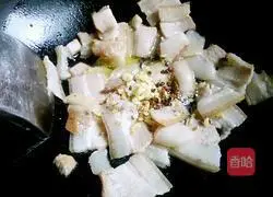 Illustration of how to make stir-fried twice-cooked pork with dried fragrant seeds 8