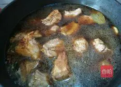 Illustration of how to cook pork ribs with small potatoes 4