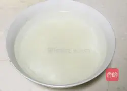 Illustration of how to make vermicelli scallops with scallion oil 2