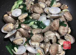 Illustration of how to make stir-fried flower armor 5