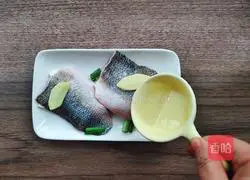 Illustration of how to make seabass with celery 3