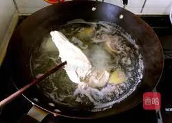 Illustration of how to make strange chicken shredded cold noodles 3