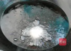 Illustration of how to make cherry meat 5