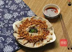 One meal and half an hour‖ Illustration of how to make garlic white meat 9