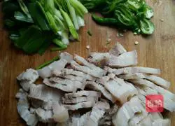 Twice-cooked pork, pork belly, garlic sprouts and Pixian bean paste recipe illustration 2