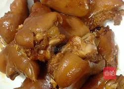 Illustration of how to make rock sugar pig's trotters 12