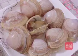 Illustration of how to cook clams in clear water 4