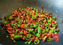 Illustration of how to make spicy meat 7