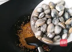 Illustration of how to make stir-fried basil with perilla 4