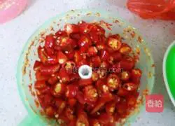 Illustration of how to chop peppers in Hunan 4