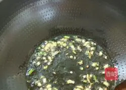 Illustration of how to make stir-fried spicy chicken 5