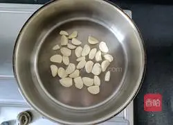 Illustration of how to make braised fish cubes with garlic 2