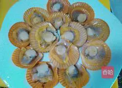 Illustration of how to make garlic scallops 1