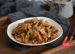 Illustration of how to make fried bracken and meat 8