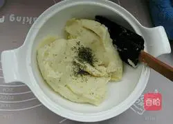 Illustration of how to make mashed potato cookies 7