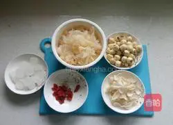 Illustration of how to make Lily, Tremella and Lotus Seed Soup 1