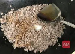 Illustration of how to make rice dumplings in the south (called leek box in the north) 2