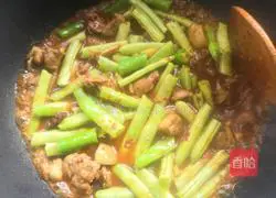 Illustration of how to cook duck with green beans 4