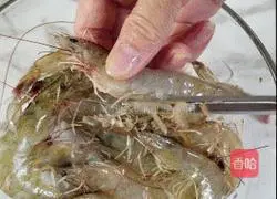 Illustration of how to make salt and pepper spicy shrimp 1