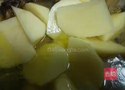 Illustration of chicken stewed with mushrooms and potatoes 2