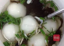 Illustration of how to make fresh meat glutinous rice balls 12