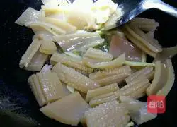 Illustration of how to make spicy squid flowers 5